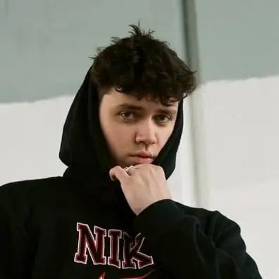 Artist: курящих нет