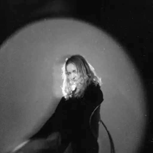 Single cover: solitude nest