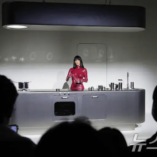 Single cover: UK OFFNIKI LIUBIAT ARSHAVINA