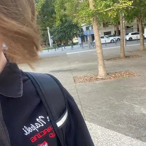 Single cover: закрыв глаза